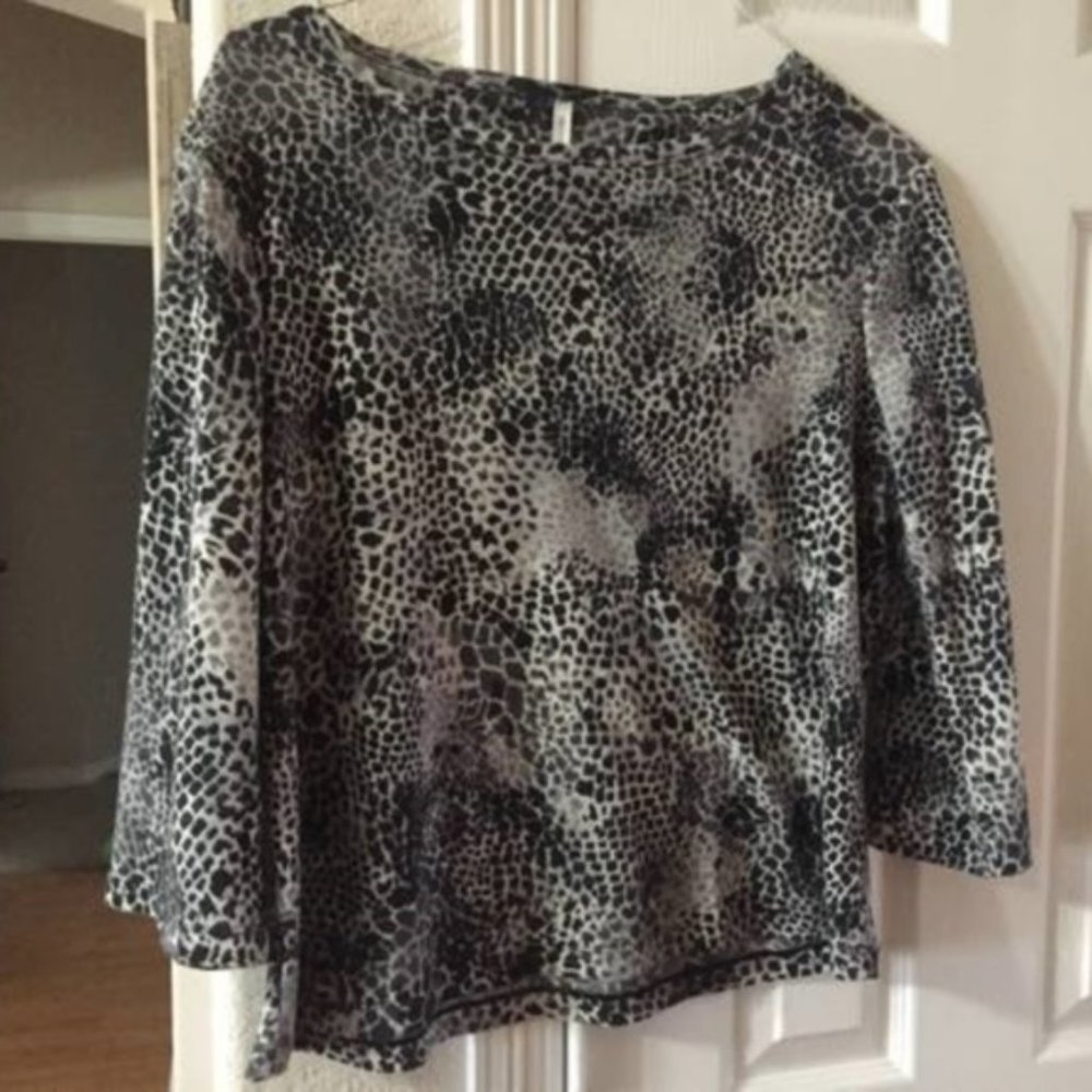 white stag animal print 3/4 sleeve top L